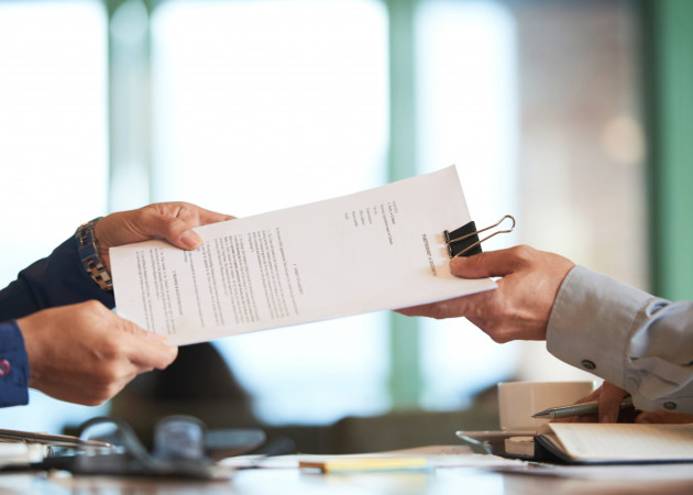 De ce asigurările de răspundere civilă sunt esențiale în portofoliul tău de agenție — și cum să vinzi mai eficient